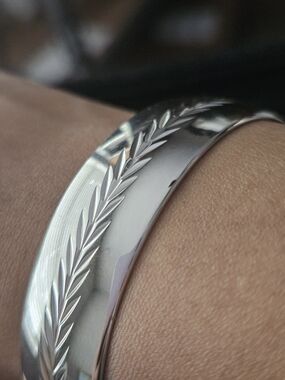 Crown Trifari Vintage Engraved Leaf Bangle Bracelet